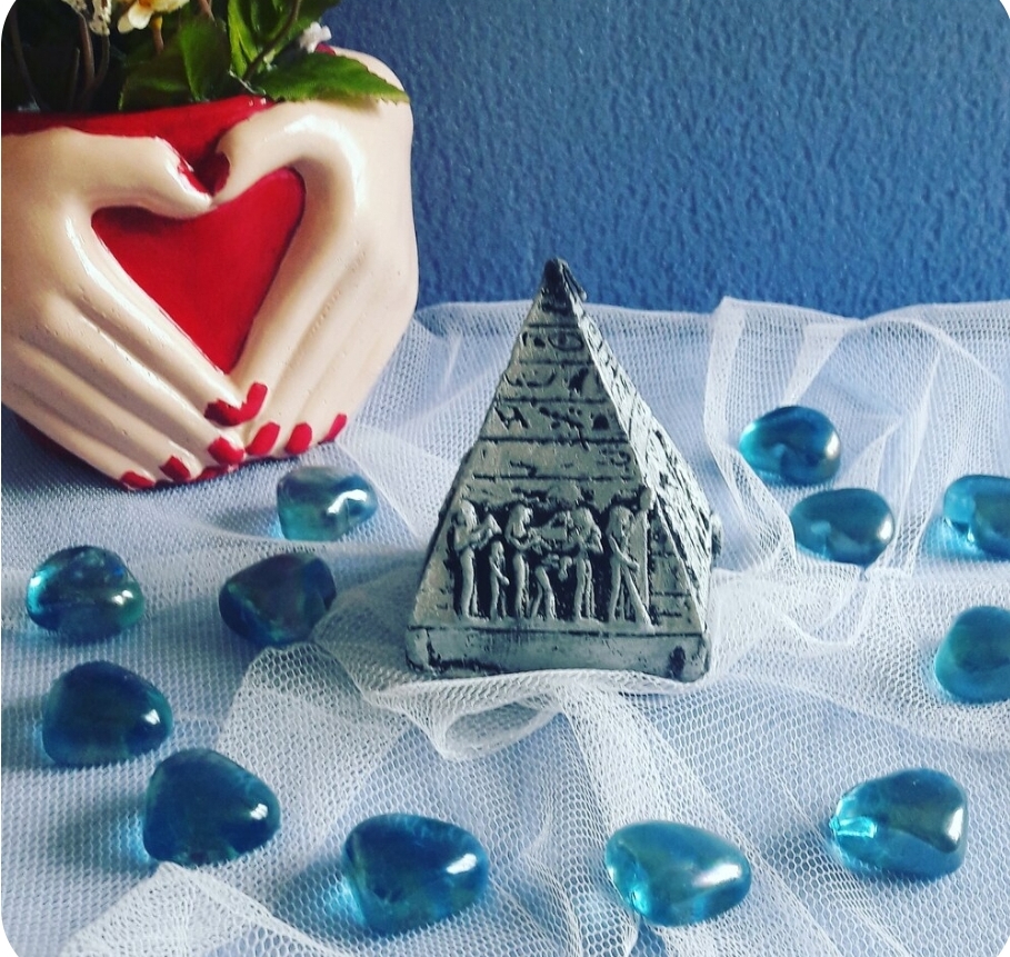 Askerli piramit silikon kalip